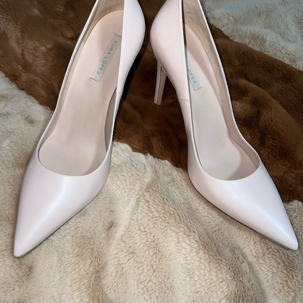 Pura Lopez never worn nude pink high heels
